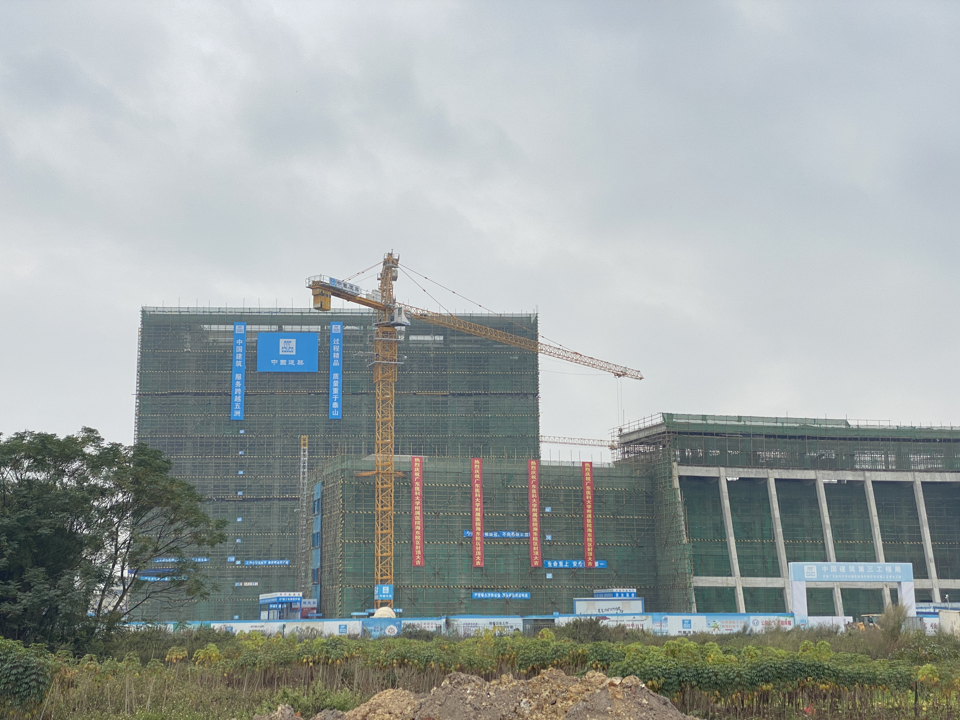 【热点】广东医科大学附属医院海东院区一期工程全面封顶