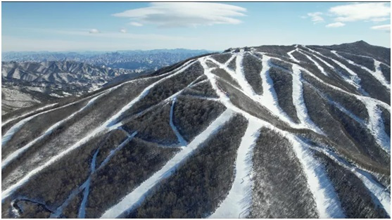 旅投绿城·桃源溪谷｜金山岭滑雪场再开新雪道，8大价值解读度假区100万叠拼