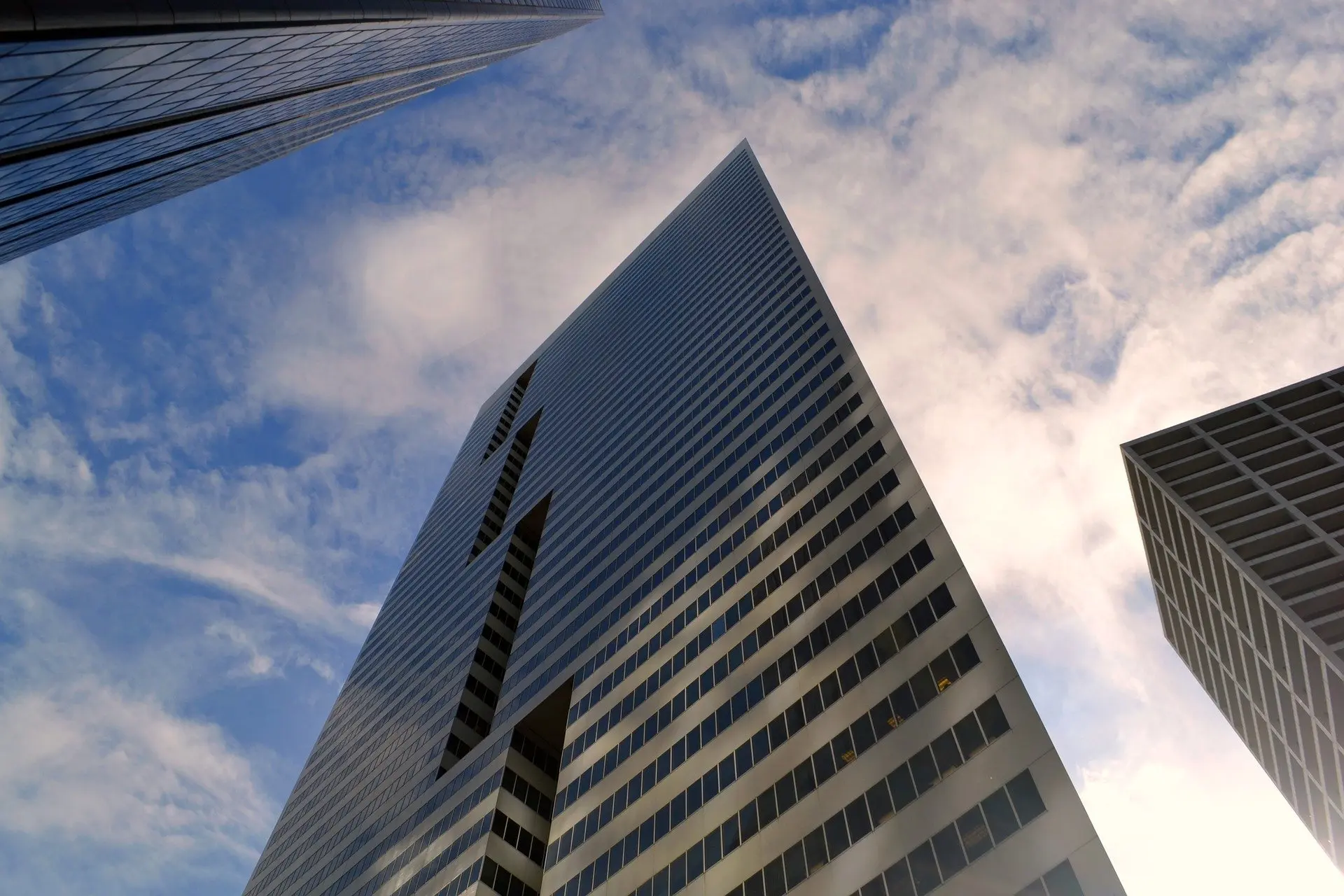 skyscraper-3302027_1920.jpg