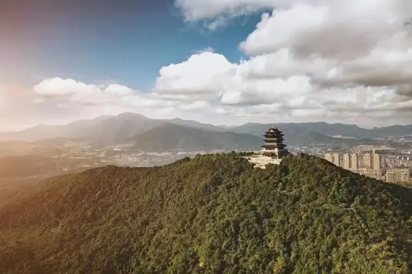 “一地难求”的仁皇山新区将有新地块挂牌，楼面价达1.2万/㎡！
