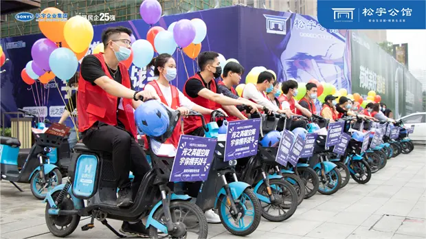 贵港街头惊现骑行快闪,光之英雄魅力席卷全城