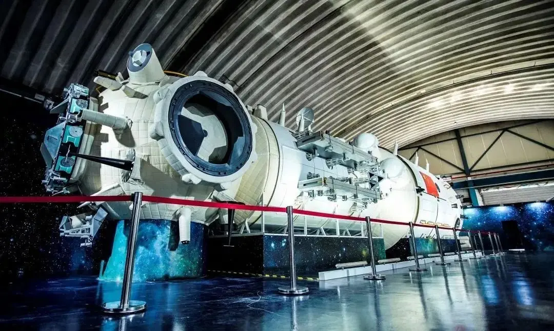 保利航天航空科技展 “家国保利 全城阅兵” 保利航空航天科技展,强军中国梦!