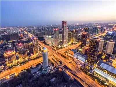 “包租公”华润置地半年收租107亿，千亿豪气拿地，卖楼毛利率下探至17%