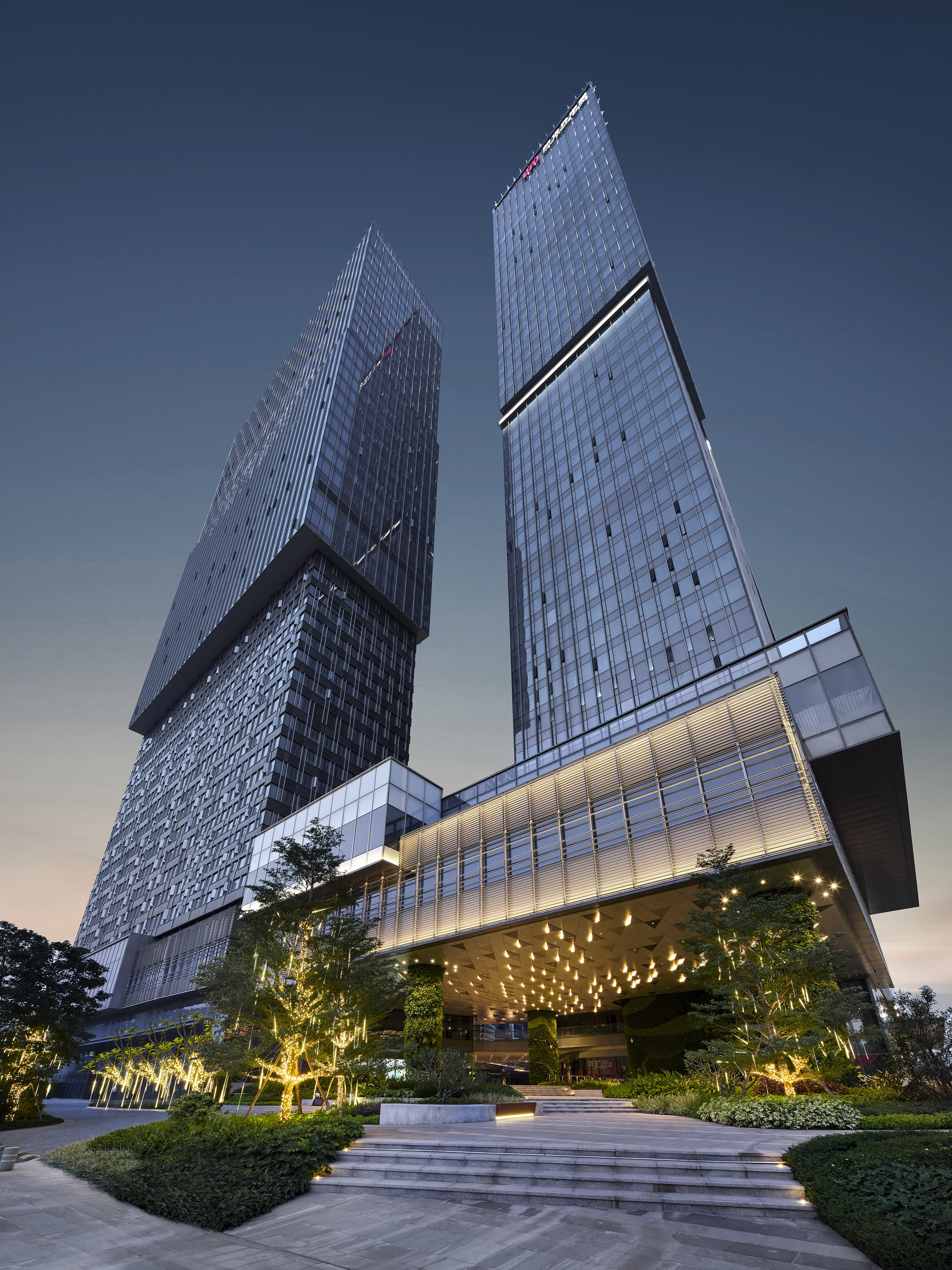广汇新世界金融中心，以金融地标定义广州东部中心商务封面