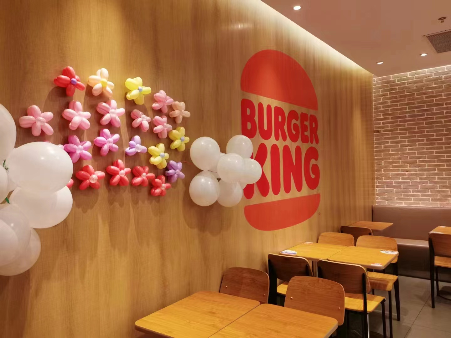 全球大型连锁快餐汉堡王正式入驻开业