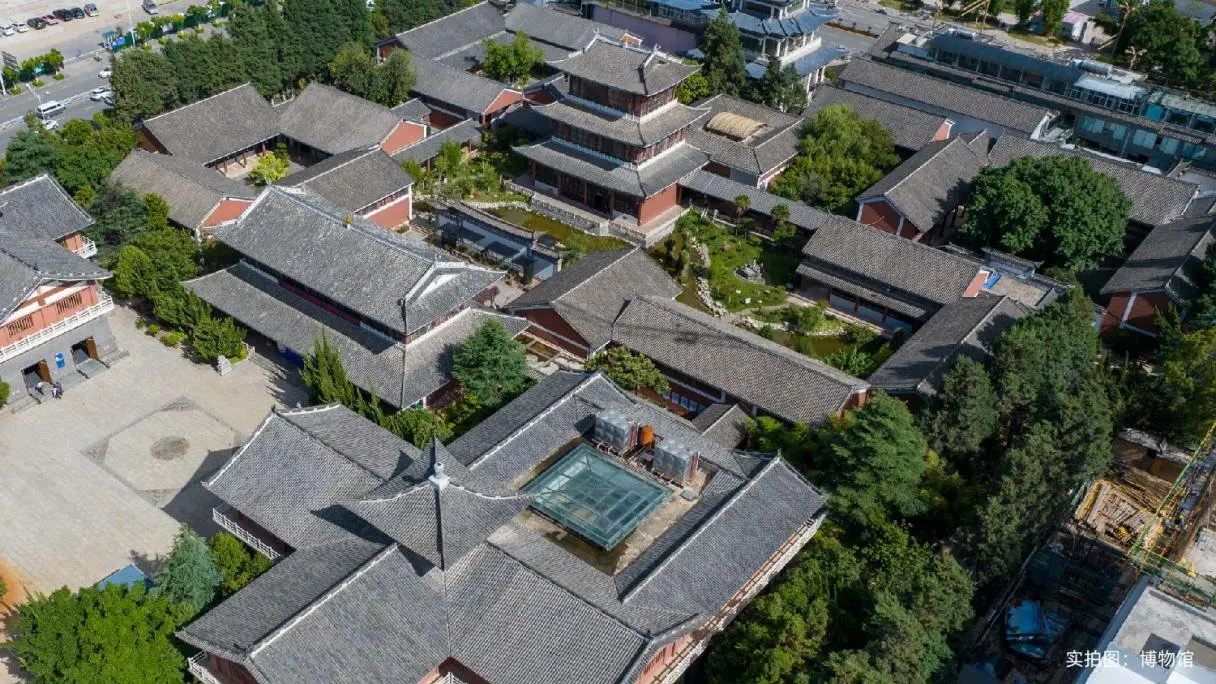 山海风华中心处，延大理美学入室