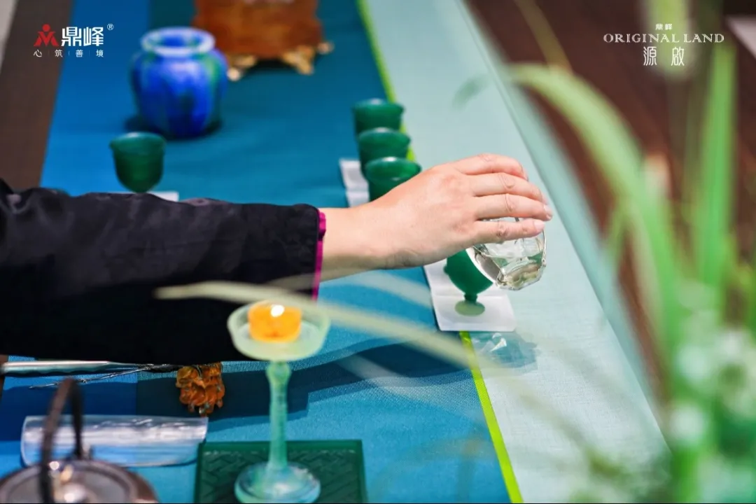 座无虚席！鼎峰源啟营销中心啟幕暨梁明毓琉璃艺术雅集