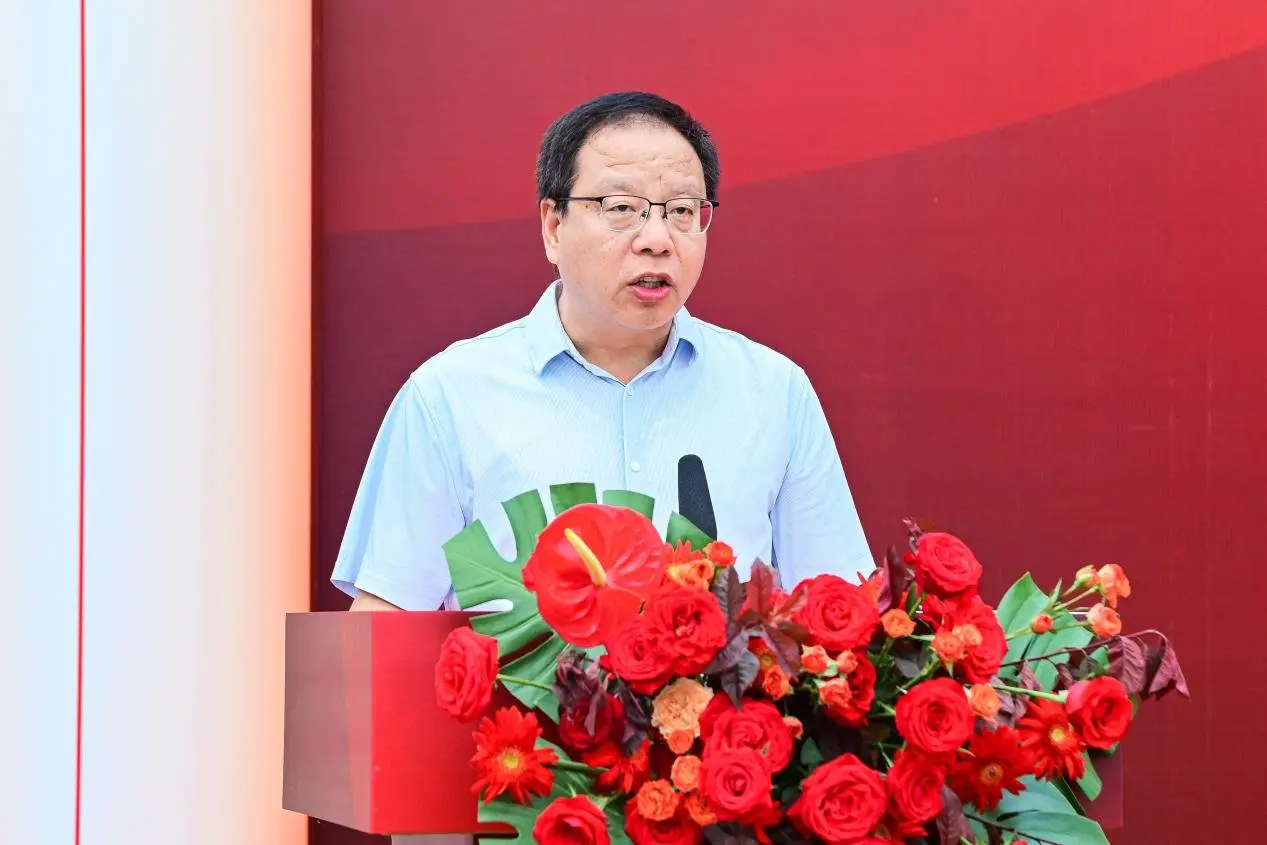 城发投•瑞凝府&石家庄市第八十一中学跃进校区揭牌仪式暨升旗典礼圆满举行。
