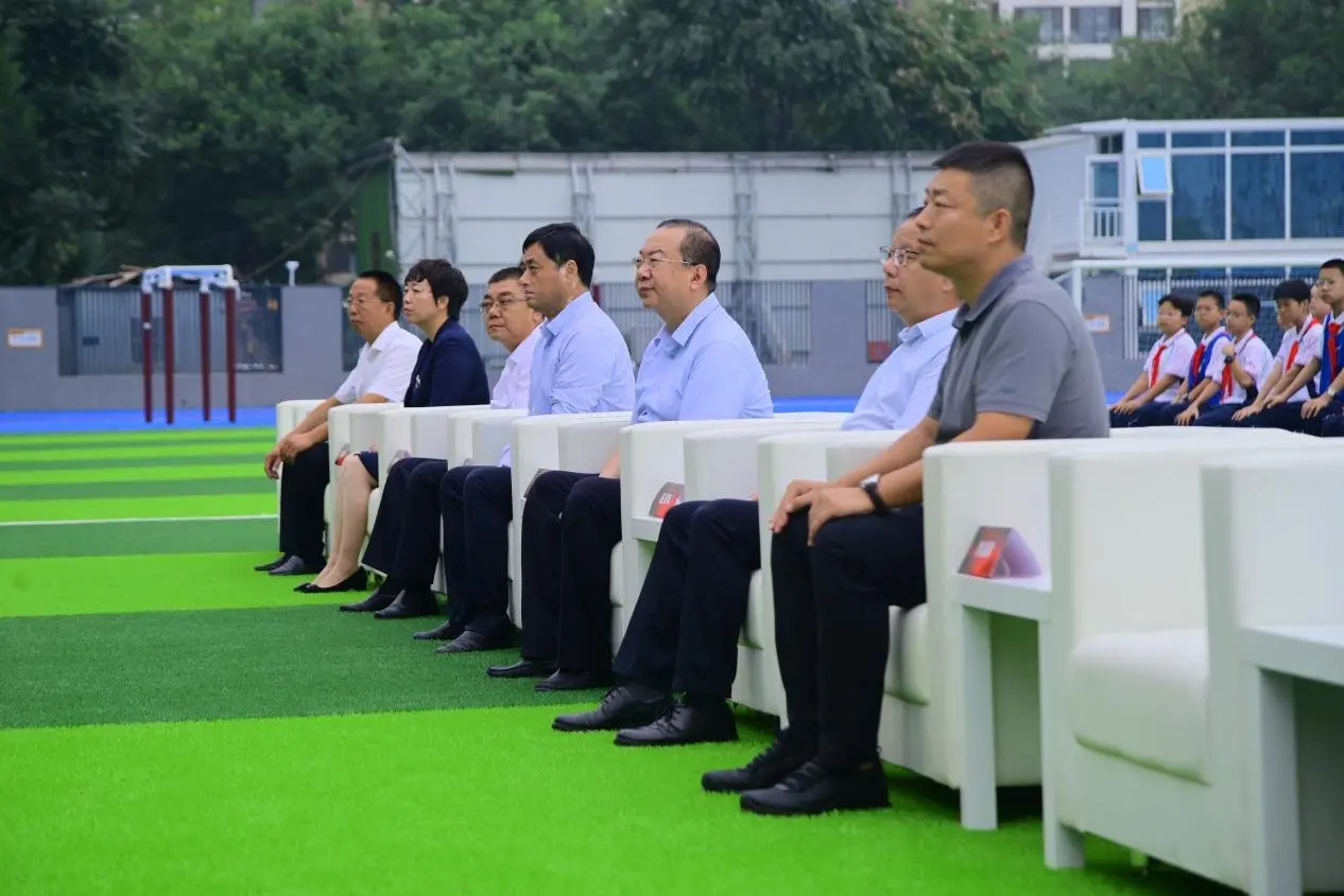 城发投•瑞凝府&石家庄市第八十一中学跃进校区揭牌仪式暨升旗典礼圆满举行。