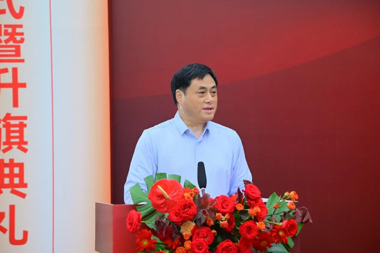 城发投•瑞凝府&石家庄市第八十一中学跃进校区揭牌仪式暨升旗典礼圆满举行。