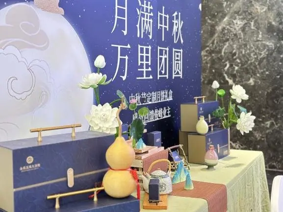 月满中秋，万里团圆|俊峰•山万里中秋送月饼，情暖业主心