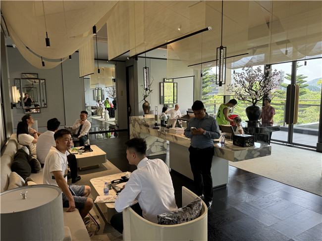 广州国庆黄金周各大楼盘挤满人，到访翻倍成交爆表，多盘节后欲涨价