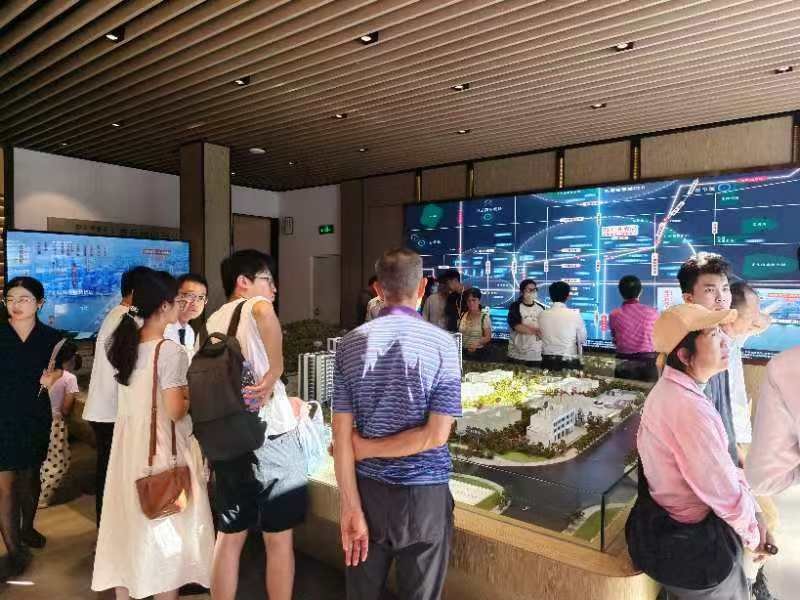广州国庆黄金周各大楼盘挤满人，到访翻倍成交爆表，多盘节后欲涨价