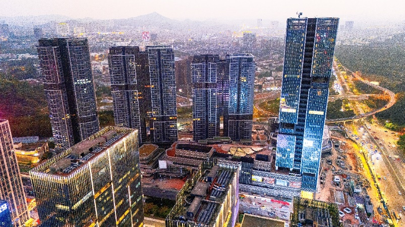 “一串四”！海外业主亲友团抢春，耀胜新世界热销破界出圈