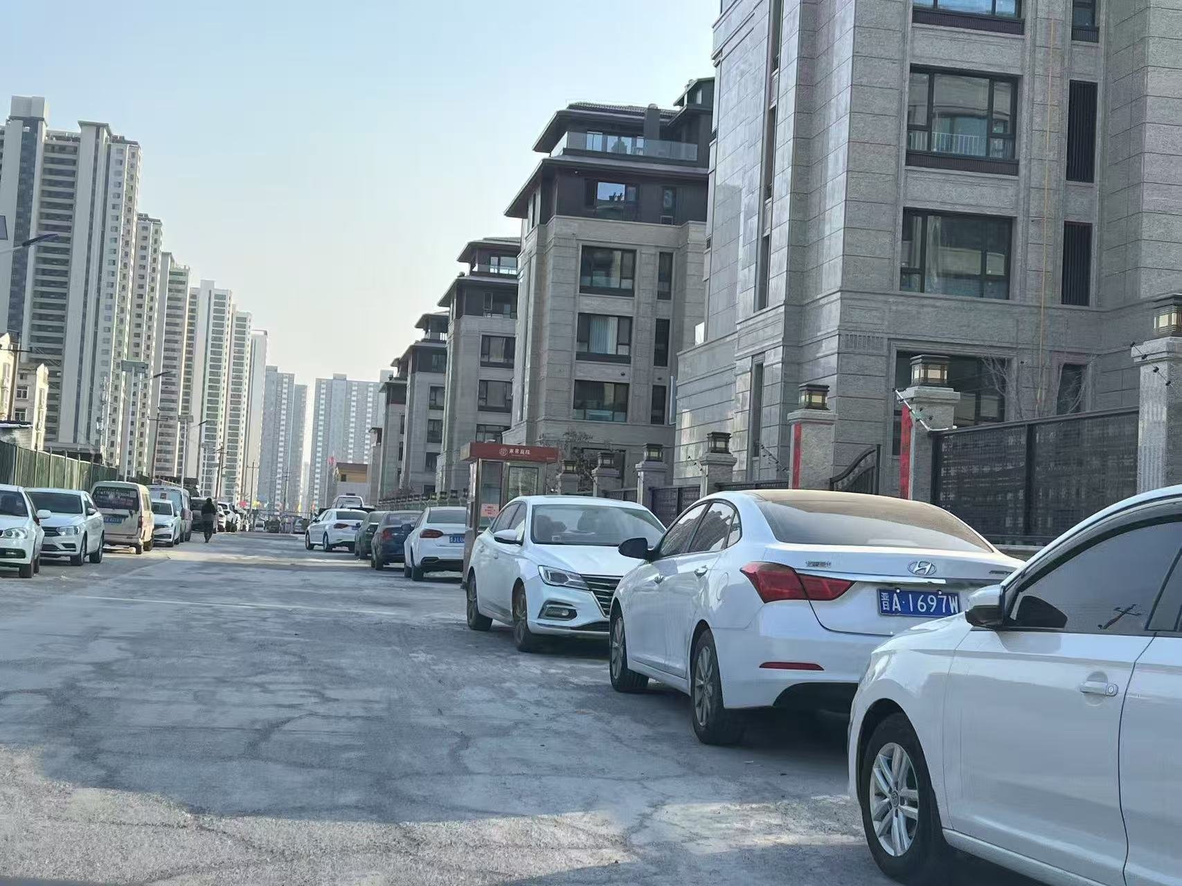 东景庭院：50 年产权引质疑 违建受罚背后的品质隐忧