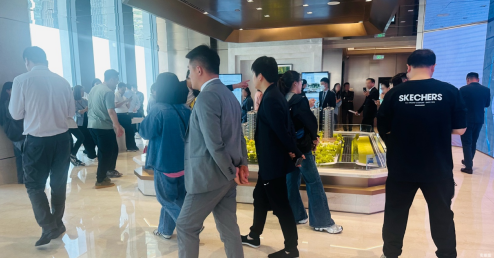 金隅正红映京华，西颂红盘耀京城