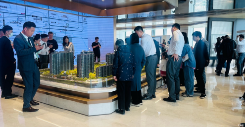 金隅正红映京华，西颂红盘耀京城