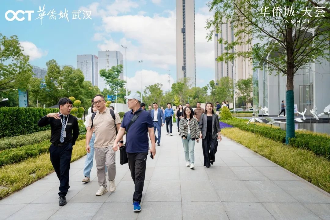 媒体共鉴，华侨城·天荟臻境样板间迎湖盛启