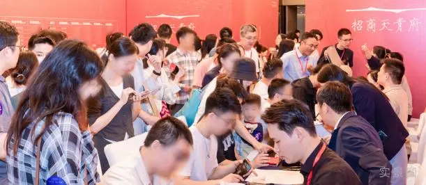 燃爆光谷 问鼎时代之极 招商·天青府 当代宋韵雅著“天花板”