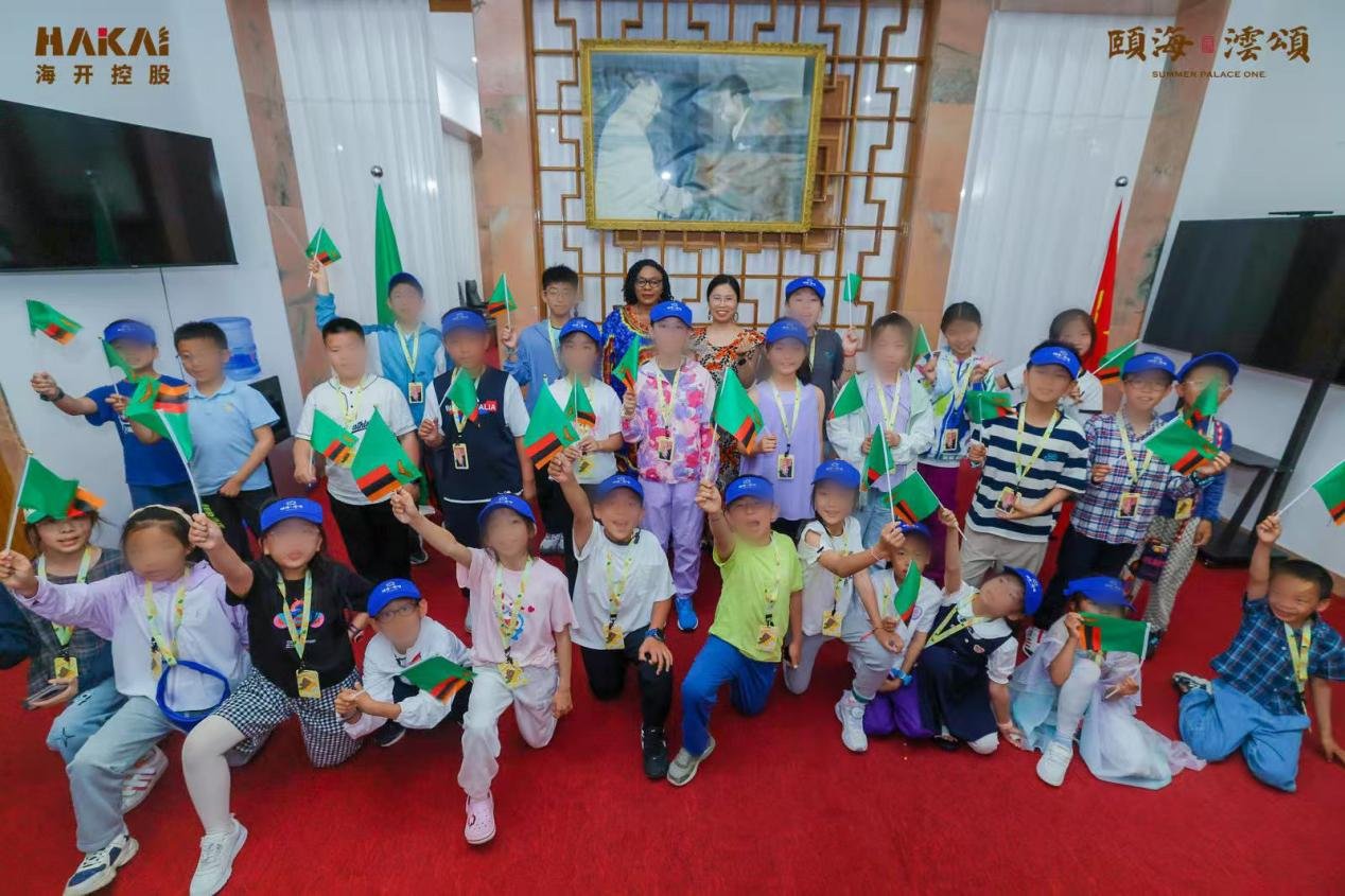 澐颂书香伴 少年使馆行|颐海澐颂少年变身“小小外交官”走进驻华使馆