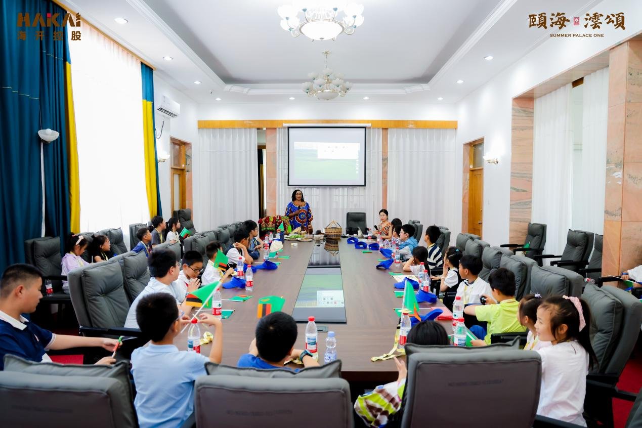 澐颂书香伴 少年使馆行|颐海澐颂少年变身“小小外交官”走进驻华使馆