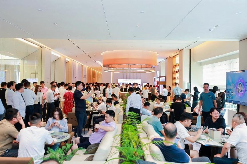 幸福城丨臻园营销中心暨样板房荣耀开放，热势如潮