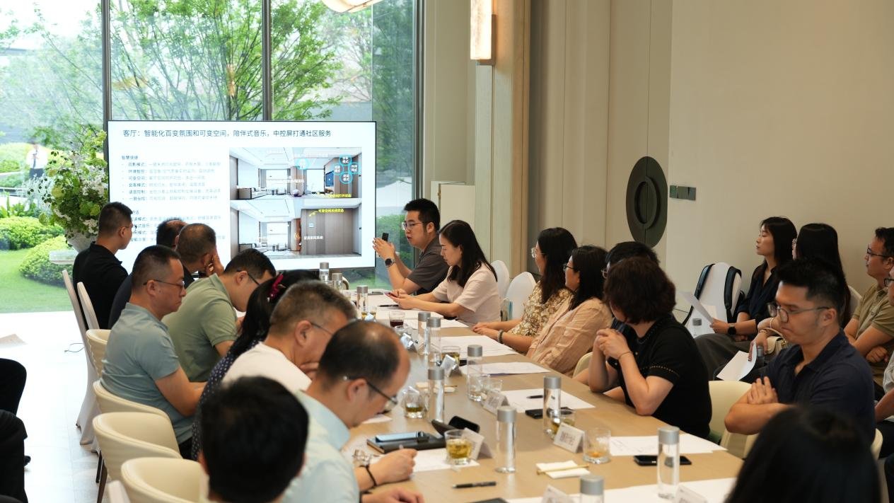 重庆市“好房子”技术导则编制组 赴联发嘉和府，推进“好房子”标准化工作