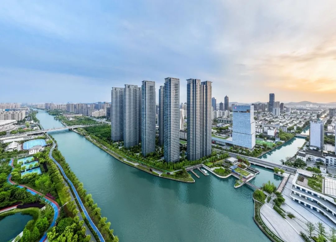 全苏州，看这里！TFC金融双子塔T2喜封金顶