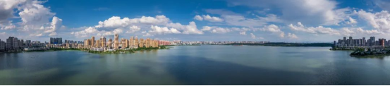 标题：绿城·桂湖雲翠1#楼极目瞰湖样板，7月5日，一线湖光如境开 简介：双景无界，纵览湖山