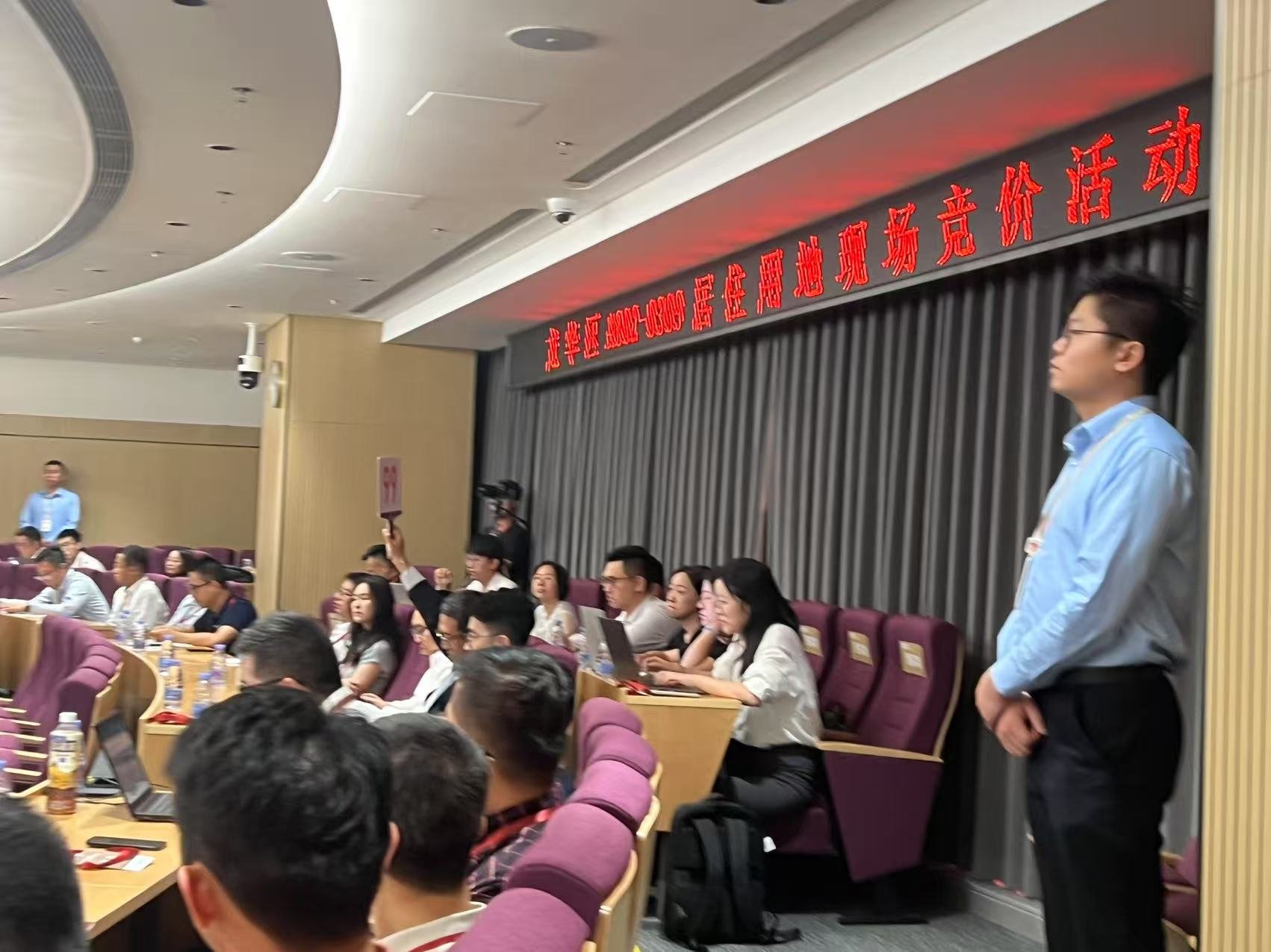 快讯｜竞价102轮！中海地产以23.7亿元竞得龙华民治宅地，溢价率为40.74%!