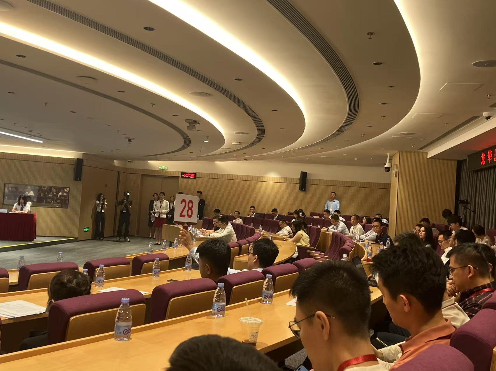 快讯｜竞价102轮！中海地产以23.7亿元竞得龙华民治宅地，溢价率为40.74%!