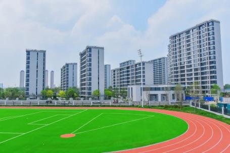 从深耕城更到优教兑现，时代之城携迭代新作【朗溪】敬献时代向新力量