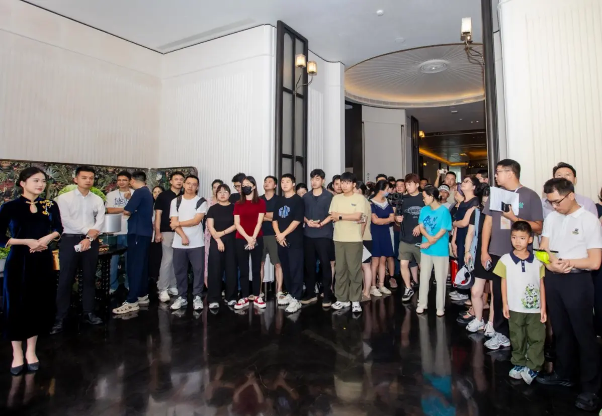武昌滨江新地标火了！大华·锦绣年华实景艺术示范区开放首日引爆到访