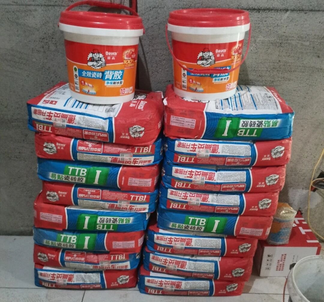 贴好地砖,我选地宝瓷砖胶