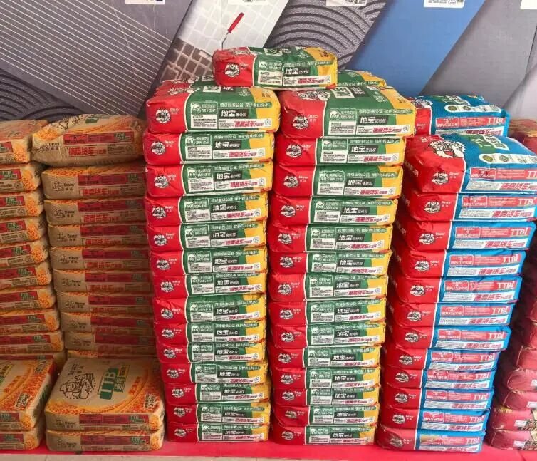 泥工师傅很相信地宝瓷砖胶的质量!