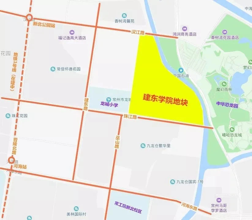 地块紧靠恐龙园,西侧紧邻常州龙城小学,南侧不远处为常州工学院新北