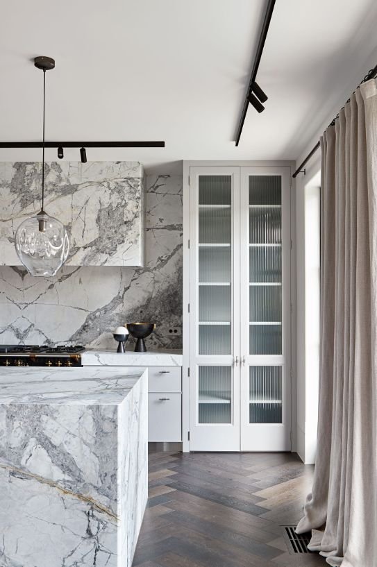 白墙＋大理石，让你家的颜值和质感翻倍！