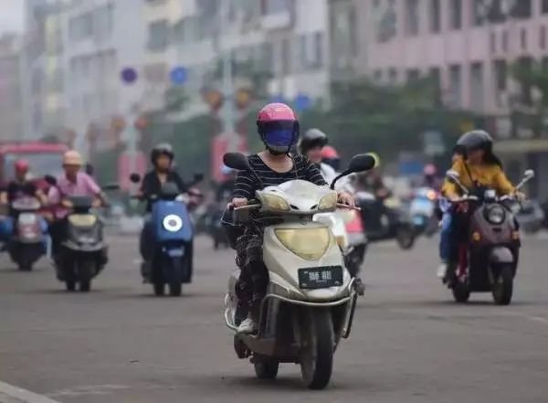 安全出行|6月1日起骑摩托车、电动车不戴安全头盔将会被严查