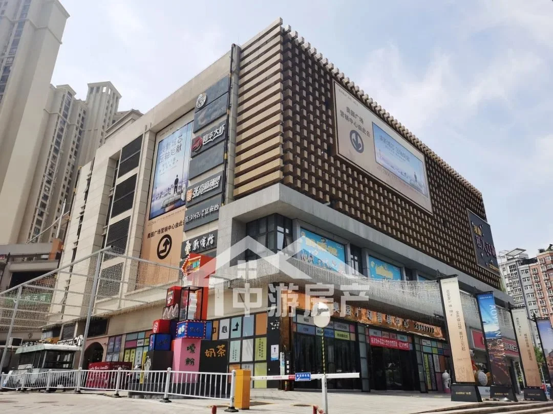 从主干道的奥园商业街,由二楼可进入到小区里面,商业街区与小区无缝