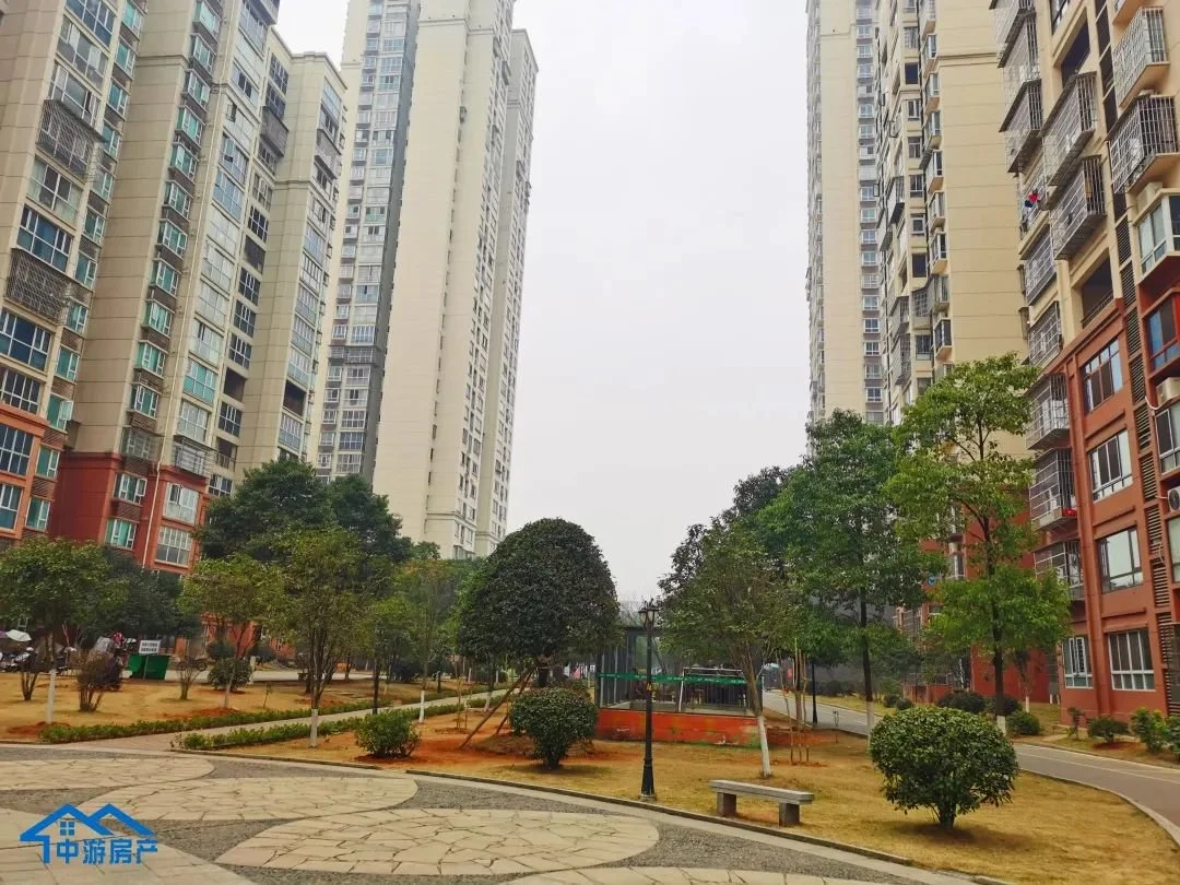 50 元/平米/月 幼儿园:株洲市天元区康馨幼儿园 (小区实景拍摄) 小区