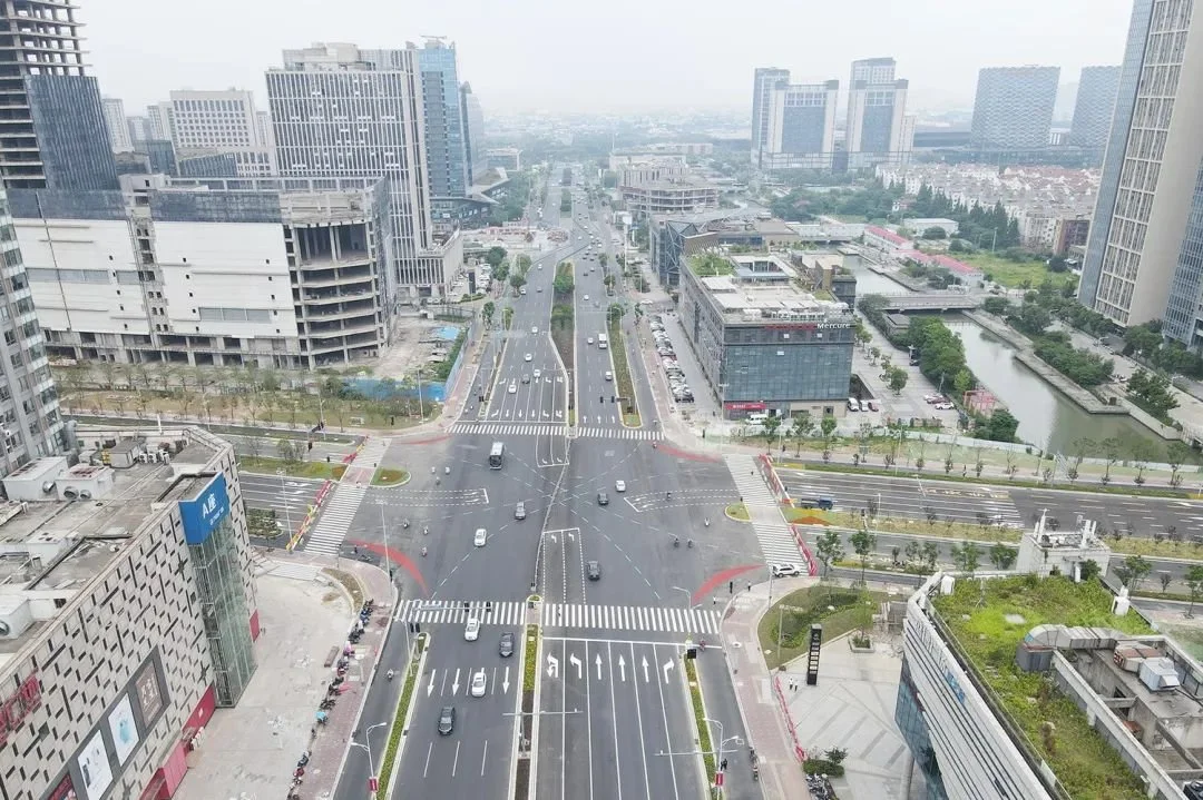 苏州城北路改建工程起于高新区珠江路与原312国道交叉口西侧,利用城