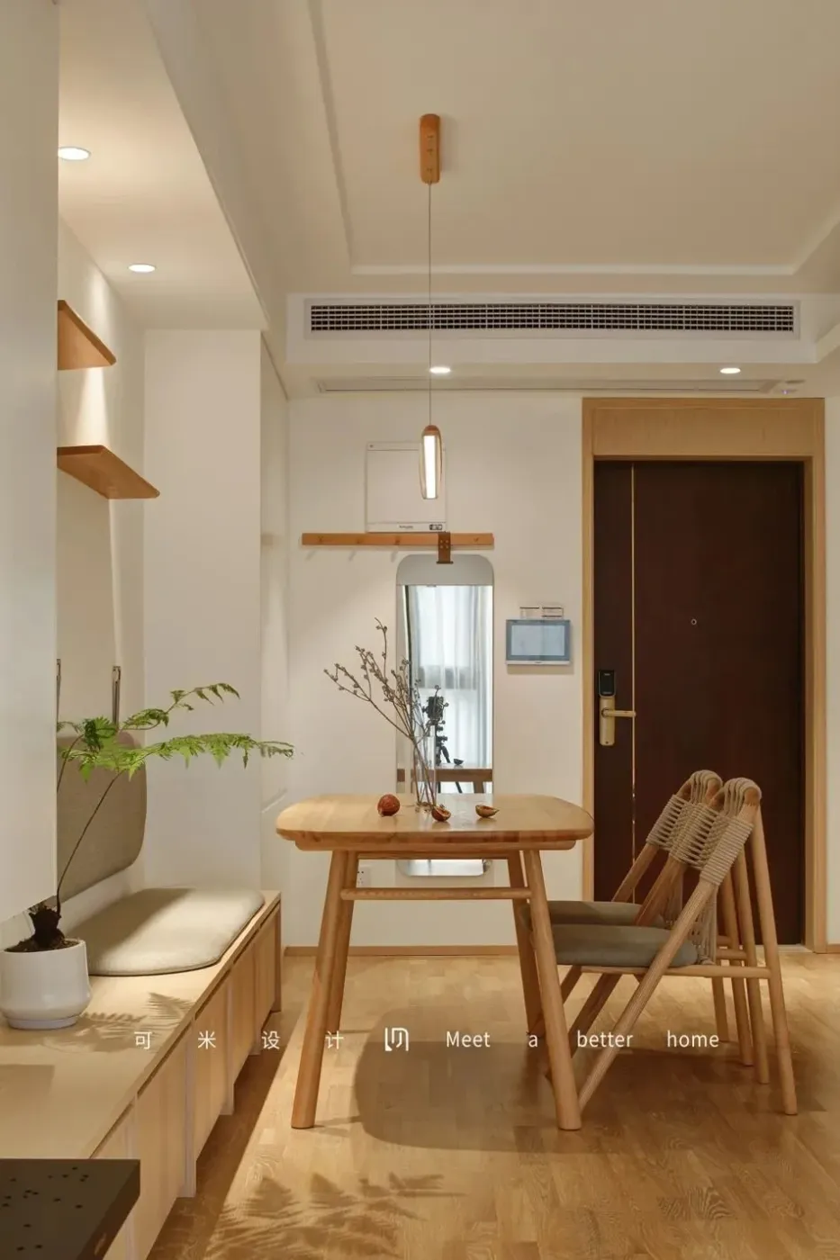 装修效果图丨89㎡简约原木风格新房装修,阳台洗衣机收纳赞