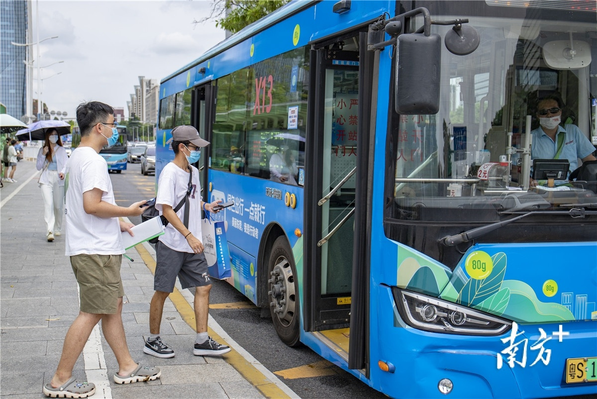 “纯电动”时代来临前的“最后一脚油门”| 深圳将成为全国首个全电动化公交系统城市|充电桩|新能源|燃油_新浪新闻