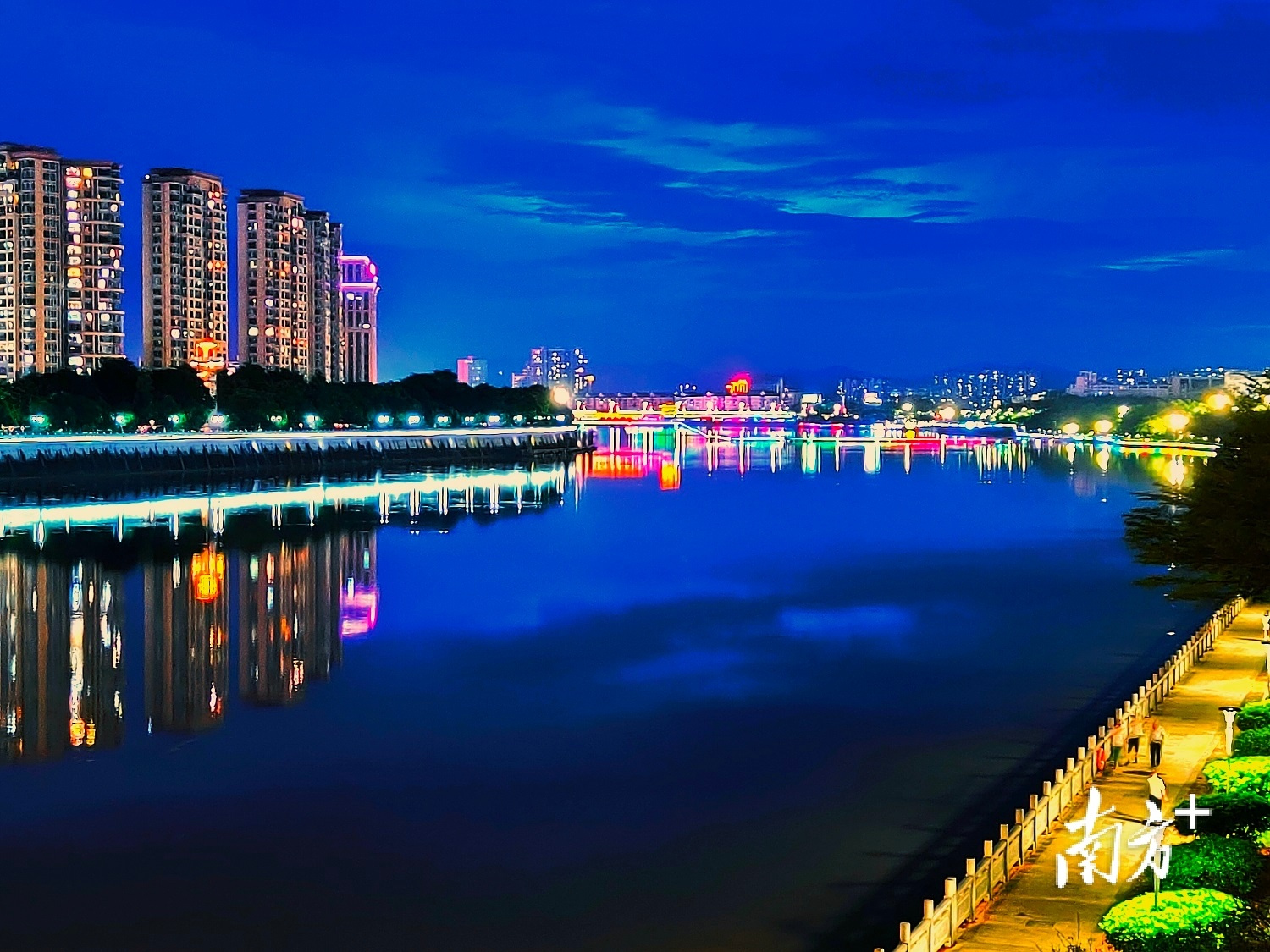春节期间的梅城梅江河一江两岸夜景欣赏（沿江西路） - 崖看梅州 梅州时空