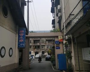 来凤路22号3室1厅东南