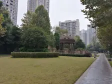华岩新城3房 装修好,户型方正,轻轨旁,次新小区