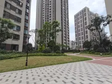 彩云湖畔旁,万科广场旁次新小区,央企品质 清水三房