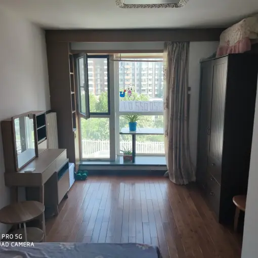 合租:主卧朝阳四惠通惠家园惠润园 4室2厅 13㎡ 2000