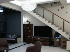 金湾花园长堤一号顶楼复式,急售,精装,毛坯价格。