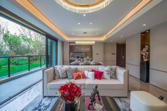 ðØÔÃʱ¹â ²¢¿ªÍòÐò|ÓùZÔÃÀ´½¨ÃæÔ¼138©O¾«×°Ñù°å¼äÕé